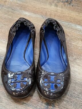 Tory Burch Reva Brown Patent Leather Ballet Flats Blue Logo - Size 7